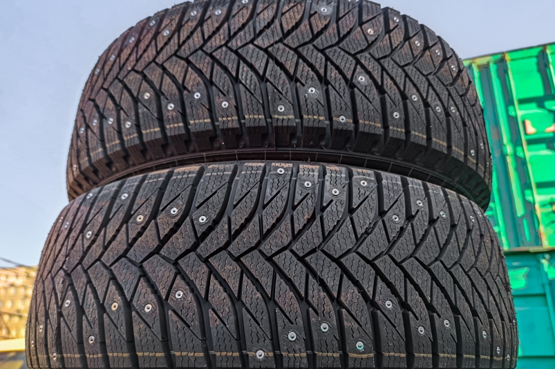 Водителям объяснили, нужно ли возвращать зимнюю резину из-за погоды