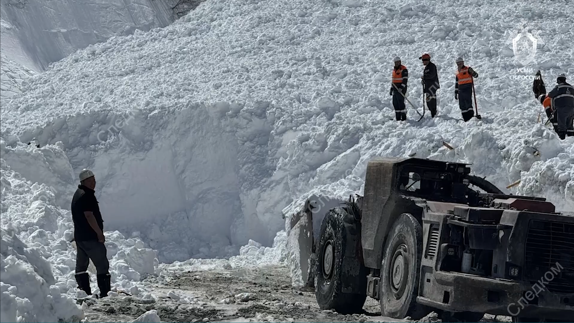 Под лавину в Бурятии попали девять горняков СК по Бурятии
