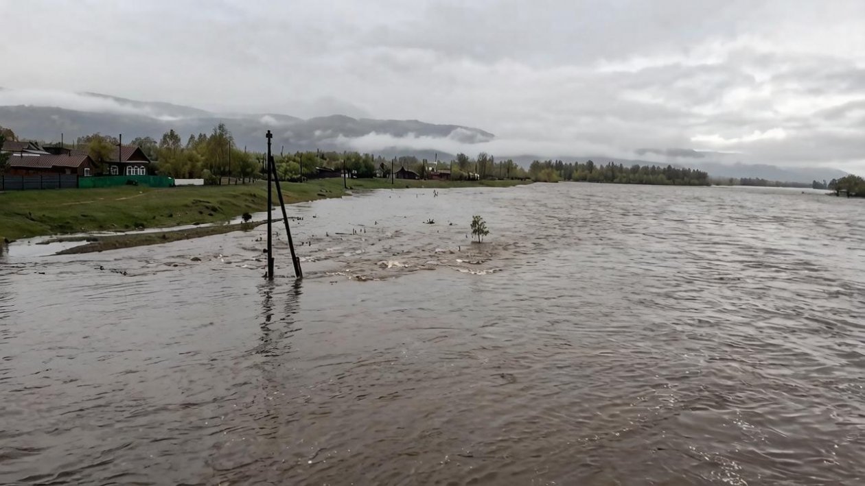 Вода угрожает домам Администрация Закаменского района