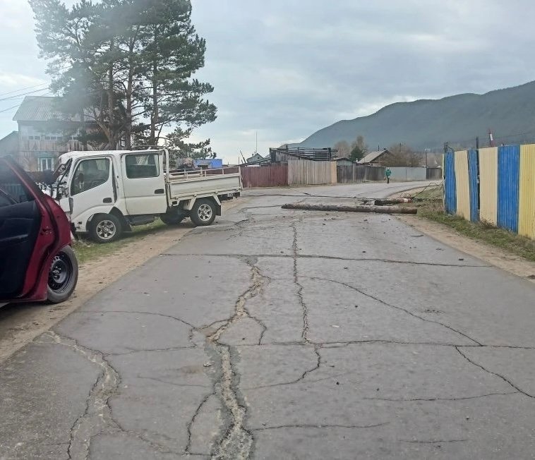 Водитель и пассажир грузовика пострадали в ДТП в Бурятии