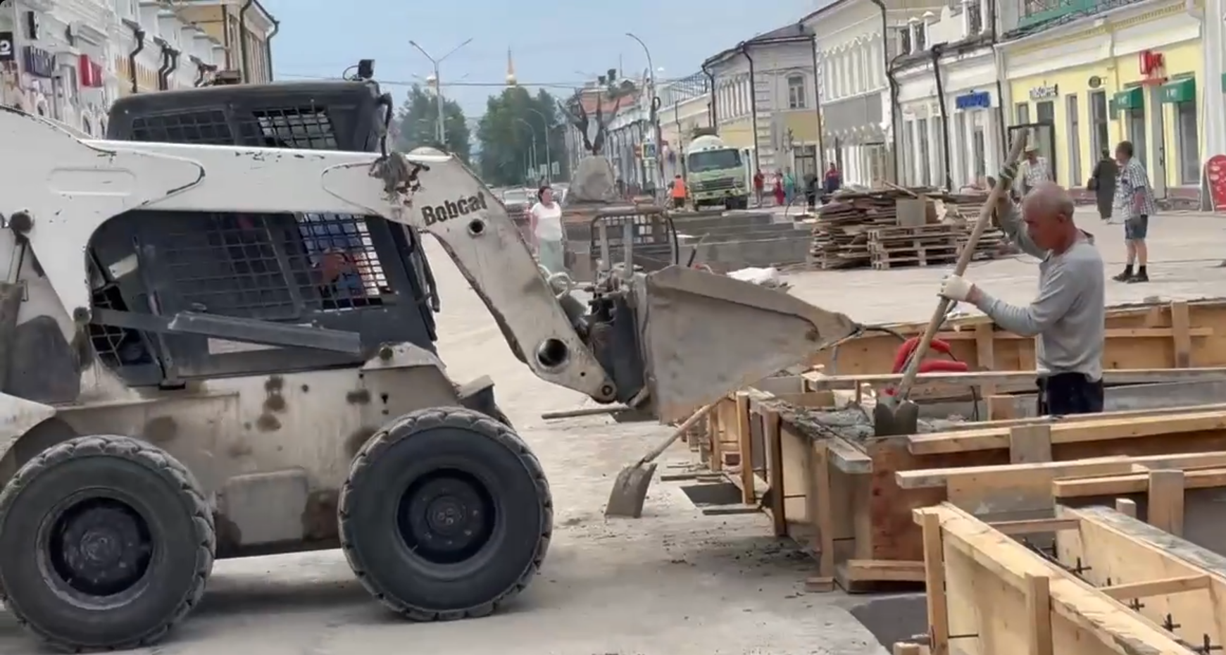 На Арбате в Улан-Удэ завершили монтаж электропроводки и подготовили клумбы мэрия Улан-Удэ