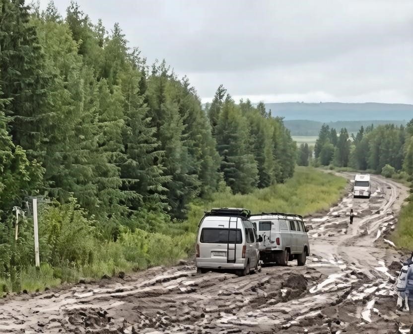 Из-за разрушения дороги Романовка – Багдарин из-за дождей и перегруза фур Баунт-инфо.24/7