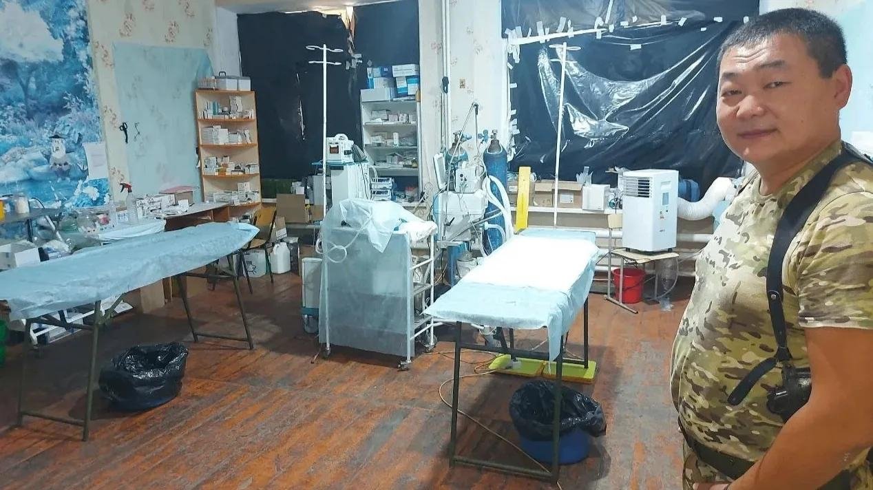 Вячеслав Дондоков удостоен награды за работу в зоне Спецоперации личный архив В. Дондокова