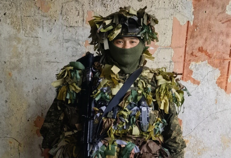 Романа Самсонова наградили за мужество и боевые заслуги в ходе специальной военной операции пресс-служба Восточного военного округа.
