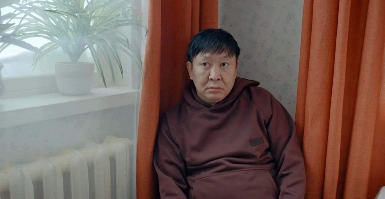 Актер и режиссер из Улан-Удэ снялся в новом сериале ТНТ &quotПора на завод&quot (16+) ТНТ (16+)
