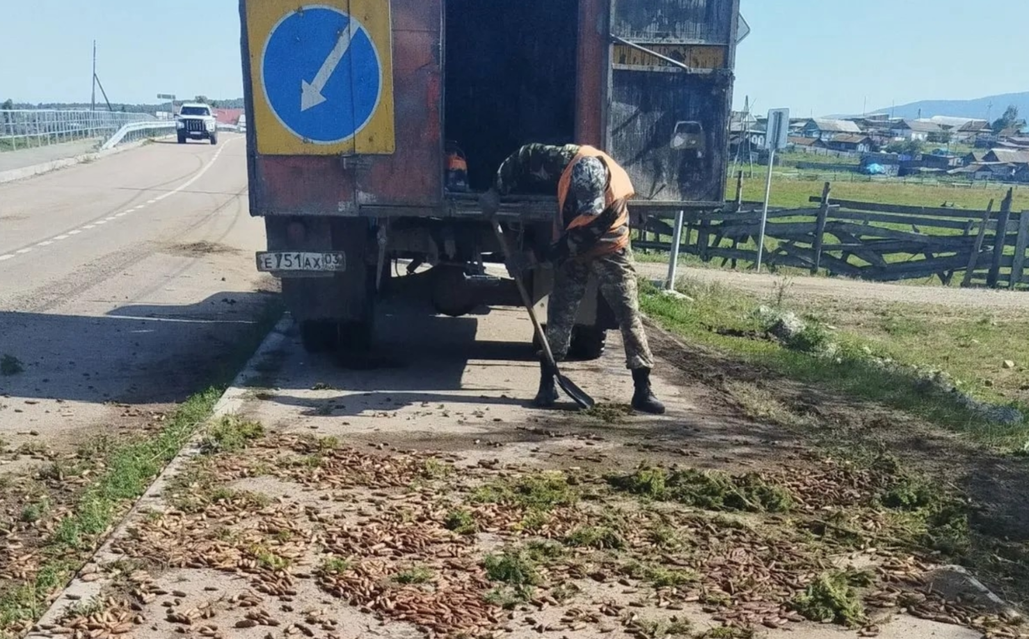 В районах республики ликвидируют последствия ливней и ветра, а также поддерживают порядок на трассах минтранс Бурятии