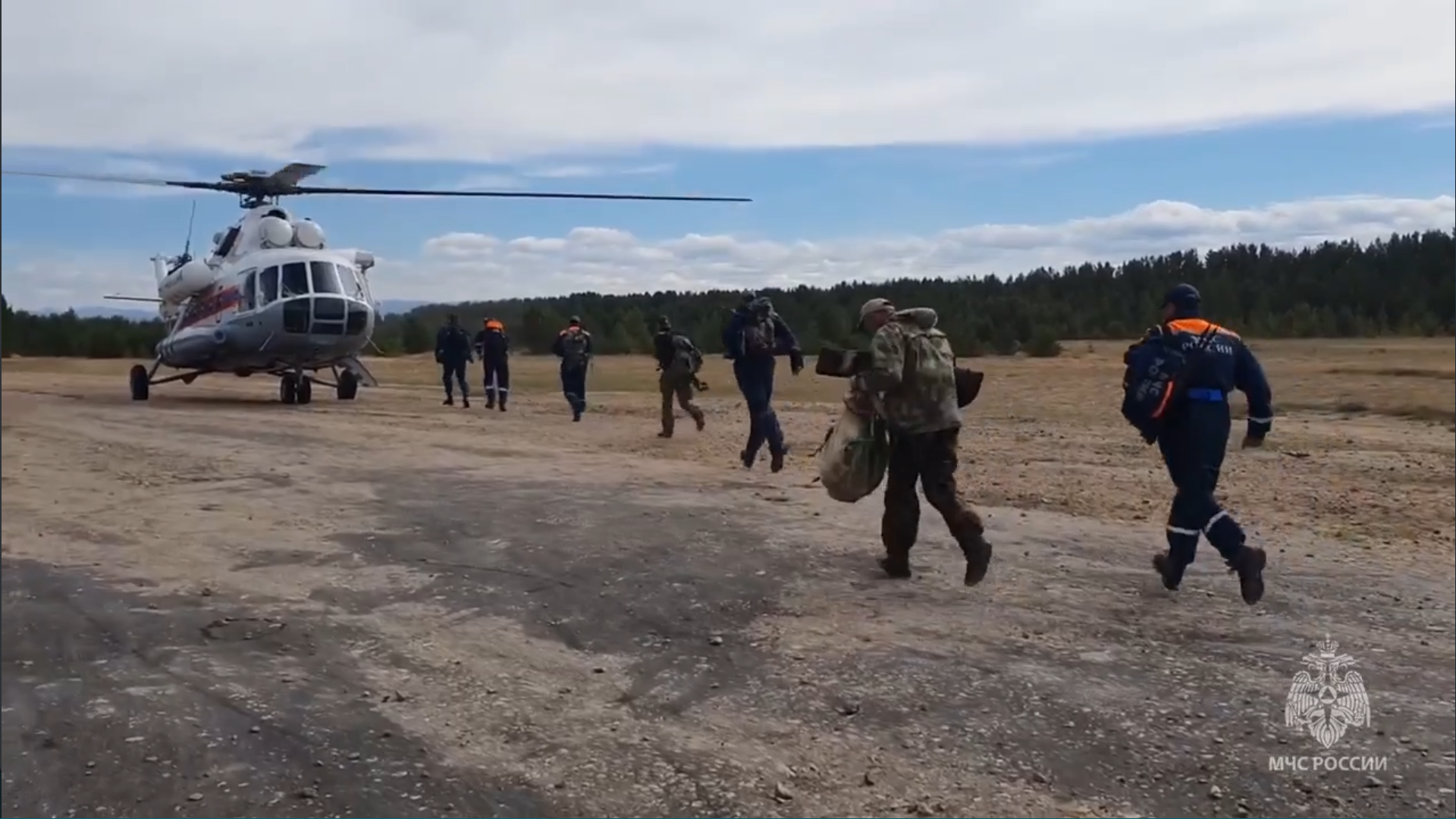 Ми-8 вылетел из Улан-Удэ в Баргузинский район Бурятии для поиска пропавшего на Байкале МЧС по Бурятии